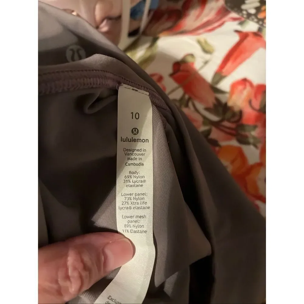Lululemon High Rise Reversible Waist Scalloped Edge Leggings in Mauve Size 10